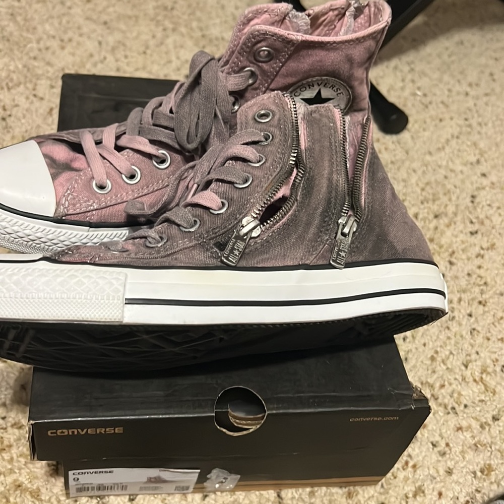 Used Converse - Picture 4 of 7